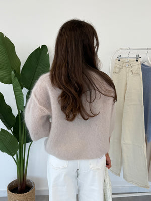 Rosie top – beige top van zachte stof met middellange mouwen, achteraanzicht