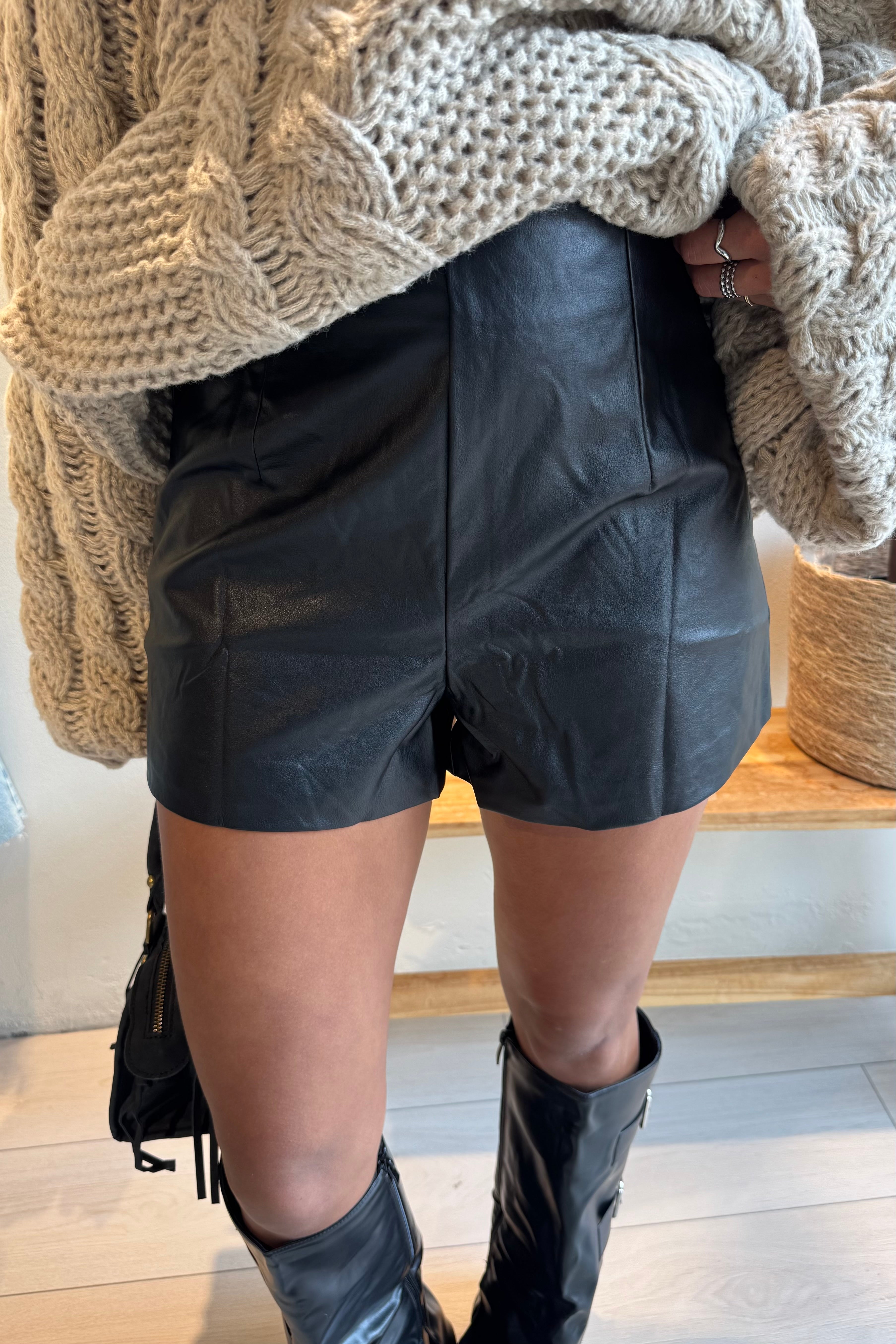 Lola short zwart
