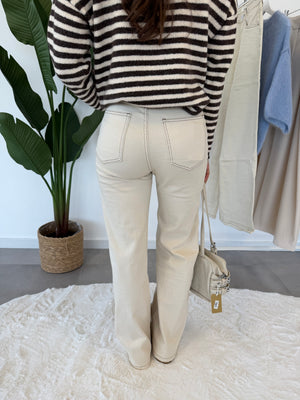 Maris jeans – beige dames jeans met rechte pijpen, achteraanzicht met achterzakken en hoge taille